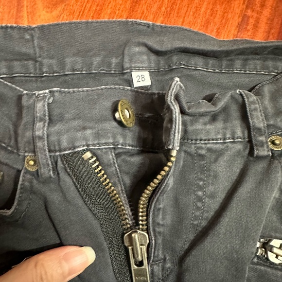 Denim mini skirt distressed XS - Picture 3 of 8